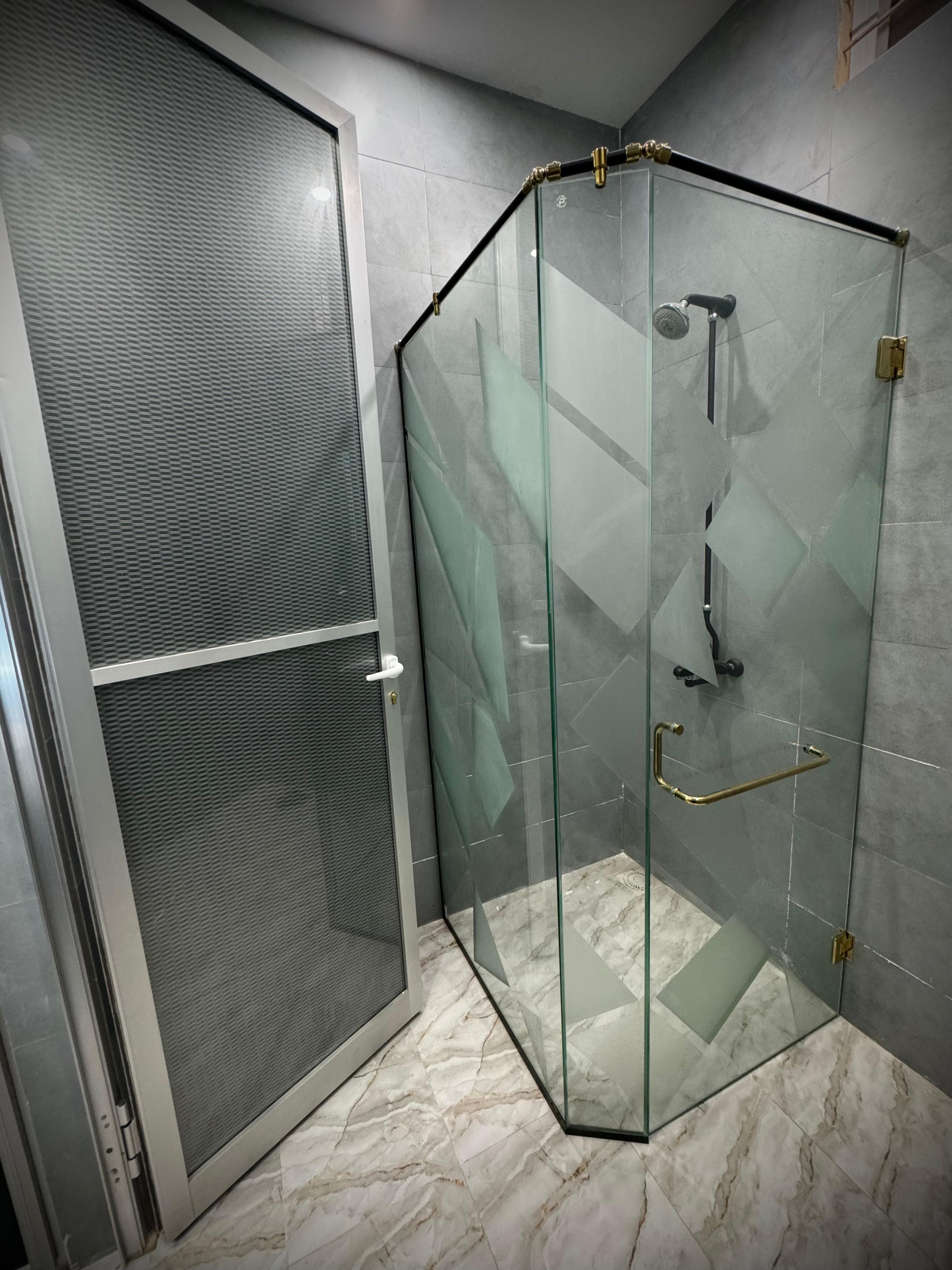 Frameless Shower Cabin